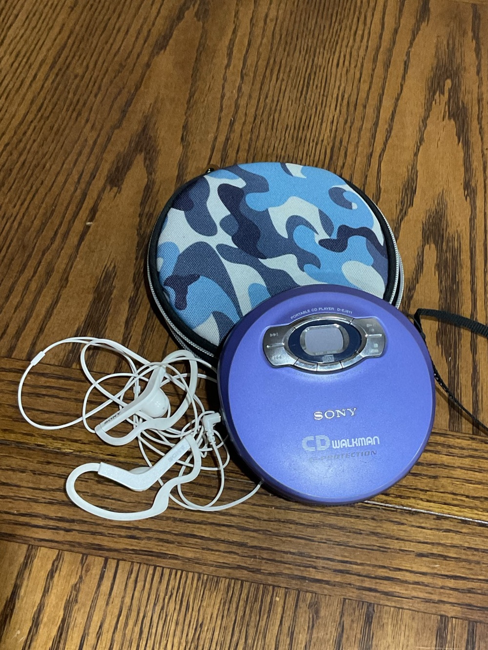 Sony Perwinkle Blue Portable Walkman CD Player, White Earbuds, Blue Camo CD Case